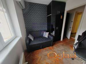 Na prodaju garsonjera na Grbavici.