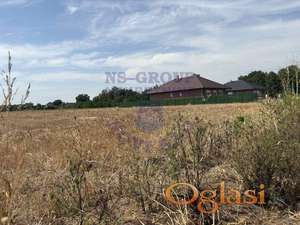 ***ODLIČNA PRILIKA GRADJEVINSKI PLAC NA ČENEJU 989m2********