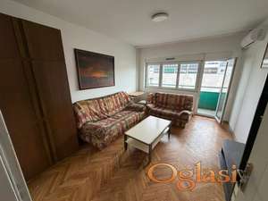 Preko puta Promenade! Bulevar Cara Lazara!