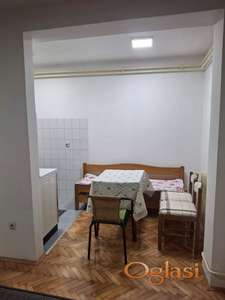 Odmah useljiva garsonjera na Grbavici