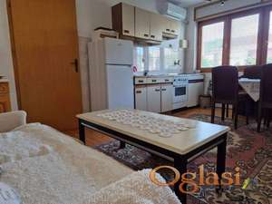 KOMFORAN JEDNOIPOSOBAN STAN SA TERASOM - GRBAVICA