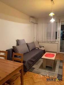 KOMPLETNO NAMEŠTEN JEDNOSOBAN STAN - NOVA DETELINARA