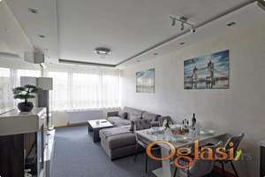 LUKSUZAN DVOSOBAN STAN SA GARAŽNIM MESTOM U RADNIČKOJ ULICI