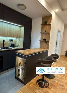 Odličan jednoiposoban moderno opremljen stan u Petrovaradinu