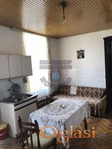 Uknjizena kuca,dobra lokacija,Sremski Karlovci