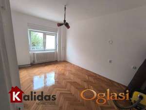 Veternik - dvosoban - renoviran + velika terasa