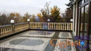 Kvalitetna i neobicna kuca...