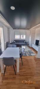 Izdajem nov, namesten stan u centru Loznice