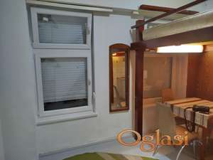 MANJA GARSONJERA BLIZU CENTRA, USELJIVA