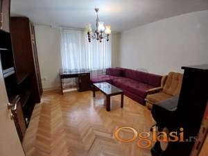 Izdaje se jednosoban namešten stan u centru Niša u Balkanskoj ulici, 39m2, cg