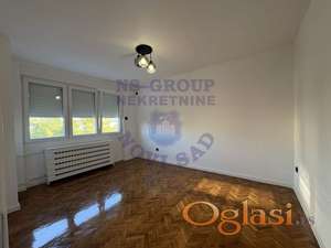 Kompletno renoviran trosoban stan na Bulevaru oslobodjenja! 64m2