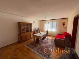 Odlična kuća u Starim Ledincima.