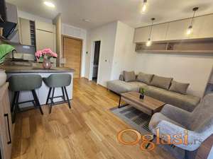 BUL.PATRIJARHA PAVLA - NOVA NAMEŠTENA GARSONJERA SA PARKINGOM U NOVOJ ZGRADI - PRVI PUT SE IZDAJE - USELJIVO ODMAH!!!!  NAŠA PREPORUKA!!