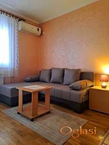 Garsonjera sa novim nameštajem