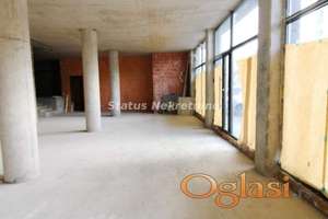 Odličan  Nov Lokal -  sa garžama u suterenu- na veoma prometnoj uloci