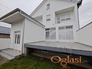 Izdavanje Poslovnog Prostora U Rumi – 200+ m², Izlog, Dve Etaže