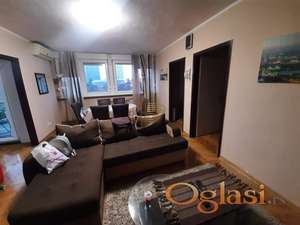 Trosoban stan kod TC Ušće