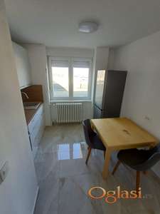 Renoviran odmah useljiv jednosoban stan-BULEVAR JOVANA DUCICA