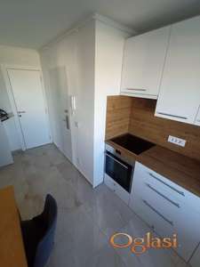 Renoviran odmah useljiv jednosoban stan-BULEVAR JOVANA DUCICA