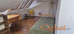 Prodaje se izuzetno očuvana garsonjera površine 13 m².