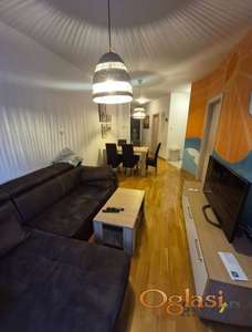  LEPO NAMEŠTEN DVOSOBAN STAN KOD SOCIJALNOG