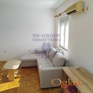 Izdaje se nameštena garsonjera površine 23m² na Bulevaru Evrope