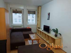 Odlicna garsonjera kod Futoske pijace