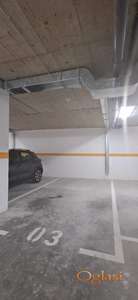 Izdajem garažno mesto-Salajka