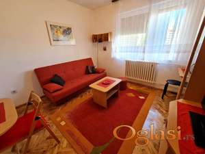 Izdaje se udobna, svetla i potpuno opremljena garsonjera – Balzakova ulica, Liman