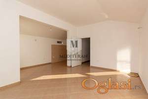 Herceg Novi - Kumbor,dvosoban stan površine 64m2 u neposrednoj blizini mora i rizorta Porto Novi.