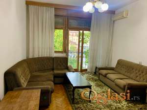 Komforan, namesten trosoban stan Radnicka, Stari grad