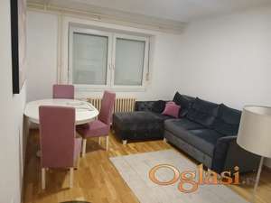 Odmah useljiv lepo opremljen stan u Slovačkoj ulici