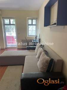 Centar-Useljiva Nameštena Garsonjera 30 m2 sa Lepom Terasom-zakupnina 290e-065/385 8880