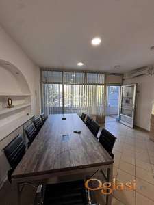 Izdajemo 2 lokala P=70m2 u zgradi Aleksandrija ID#2299