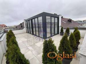 Nov useljiv penthaus na odličnoj lokaciji