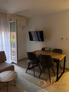 Trosoban stan sa garaznim mestom na Podbari