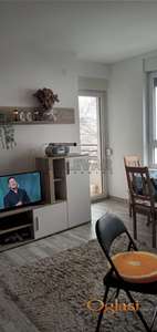 Izdaje se stan u centru grada na keju!