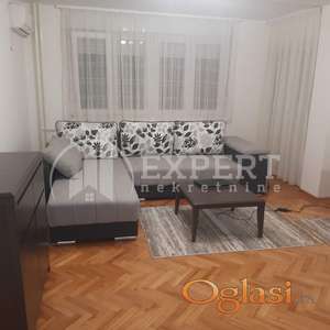 Izdaje se odličan stan u blizini Pravnog fakulteta, 54m2