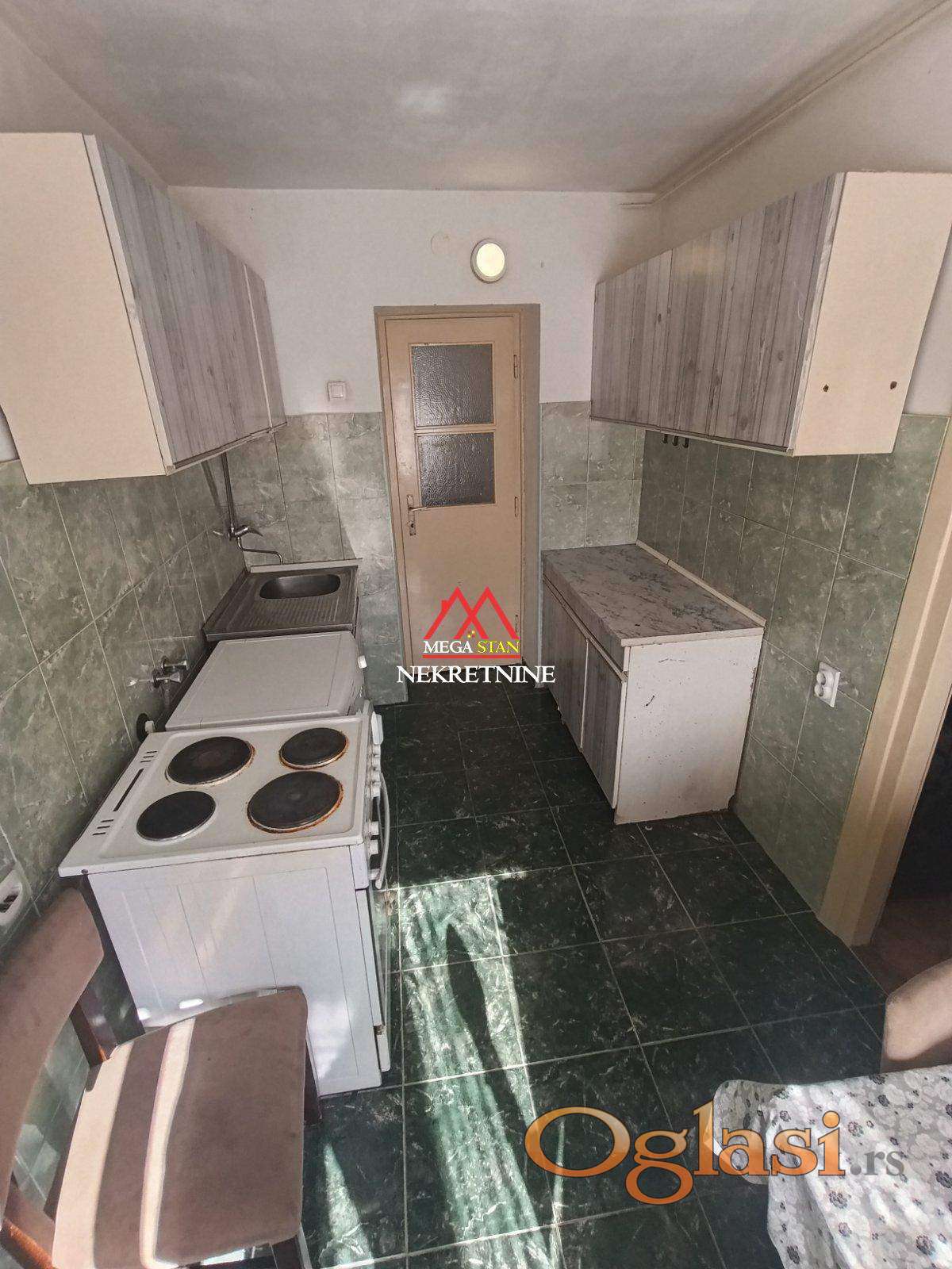 Сдаётся двухкомнатная квартира — 55 м² — бульвар Краля Петра I — фото