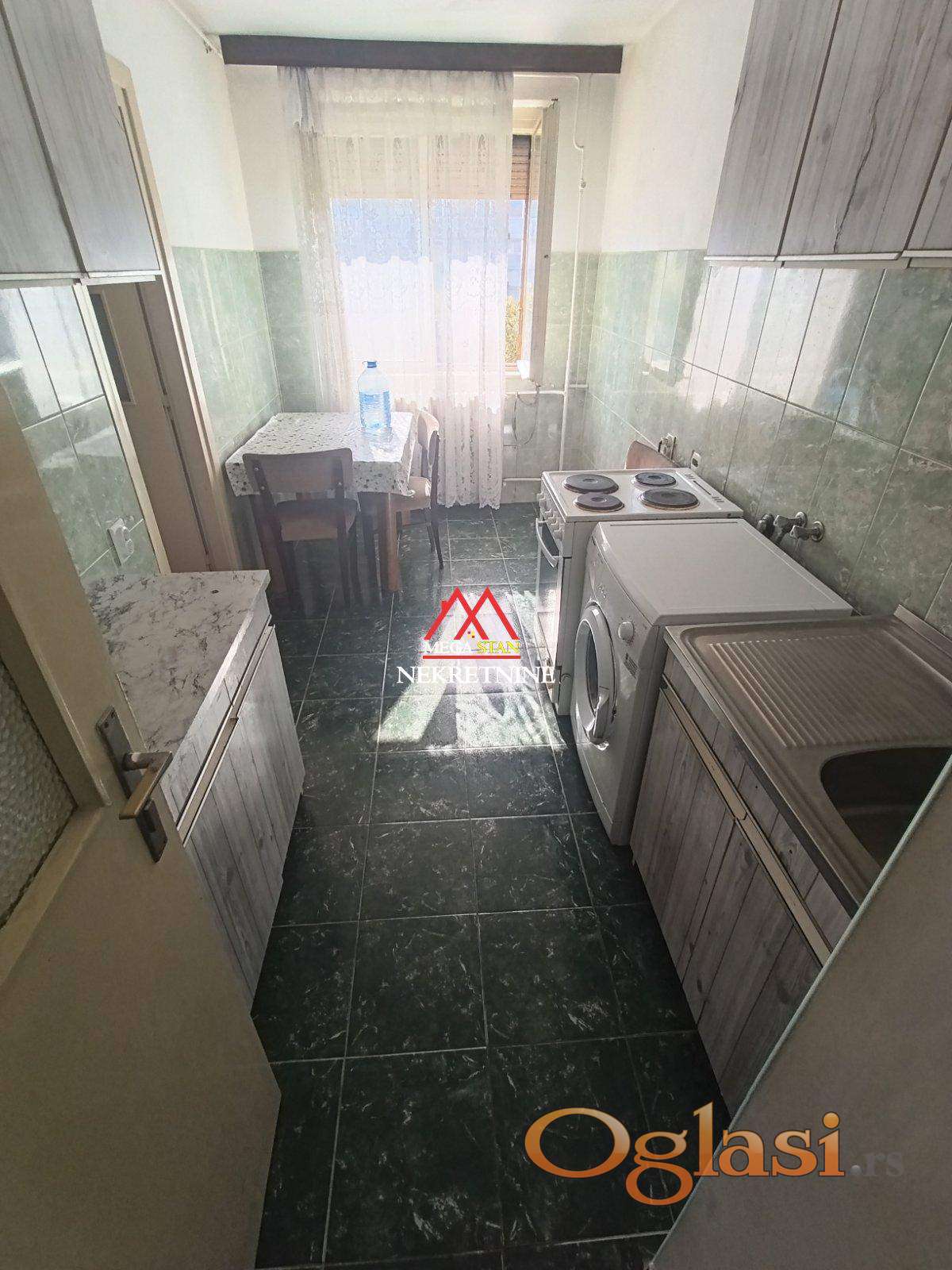 Сдаётся двухкомнатная квартира — 55 м² — бульвар Краля Петра I — фото