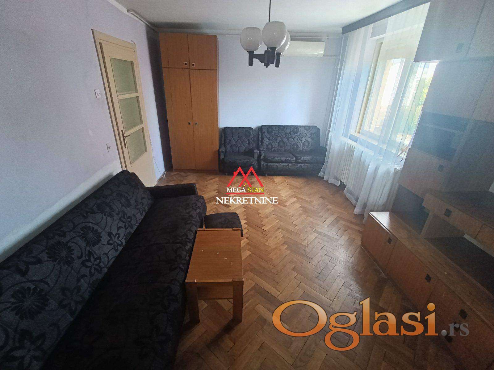 Сдаётся двухкомнатная квартира — 55 м² — бульвар Краля Петра I — фото