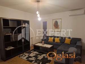 Izdaje se stan preko puta Saborne crkve, grejanje na struju, VI sprat, 85m2