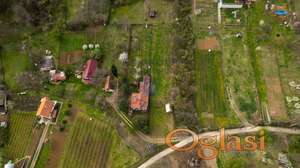 Odličan plac pravilnog oblika, u građevinskom području! Asfalt do placa!