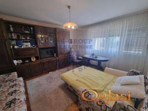 Trosoban stan na Keju