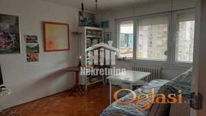 Trgovačka odličan 3.5 uknjižen stan trostrano orijentisan ID#1494
