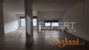 Izdaje se poslovni prostor 140m2 plus terasa 55m2