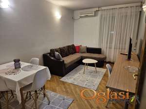  LEPO NAMEŠTEN JEDNOIPOSOBAN STAN U CENTRU