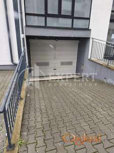 Izdaje se garažno mesto u Zetskoj ulici, 15m2