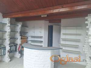 Ulični lokal PARKING ISPRED pogodan za razne vrste delatnosti