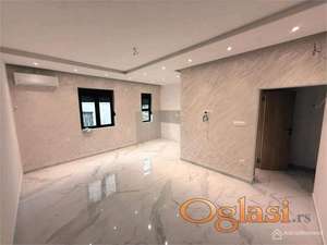 Povoljno - potputno renoviran 2-soban stan u Tivtu, Kava